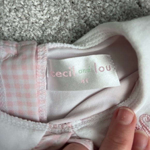 Collared Set with Monogram “M” - Picture 2 of 4